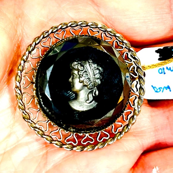 INTAGLIO REVERSE CAMEO LADY BLACK FACETED GLASS ROUND 1.5” BROOCH VINTAGE EUC - Picture 1 of 8
